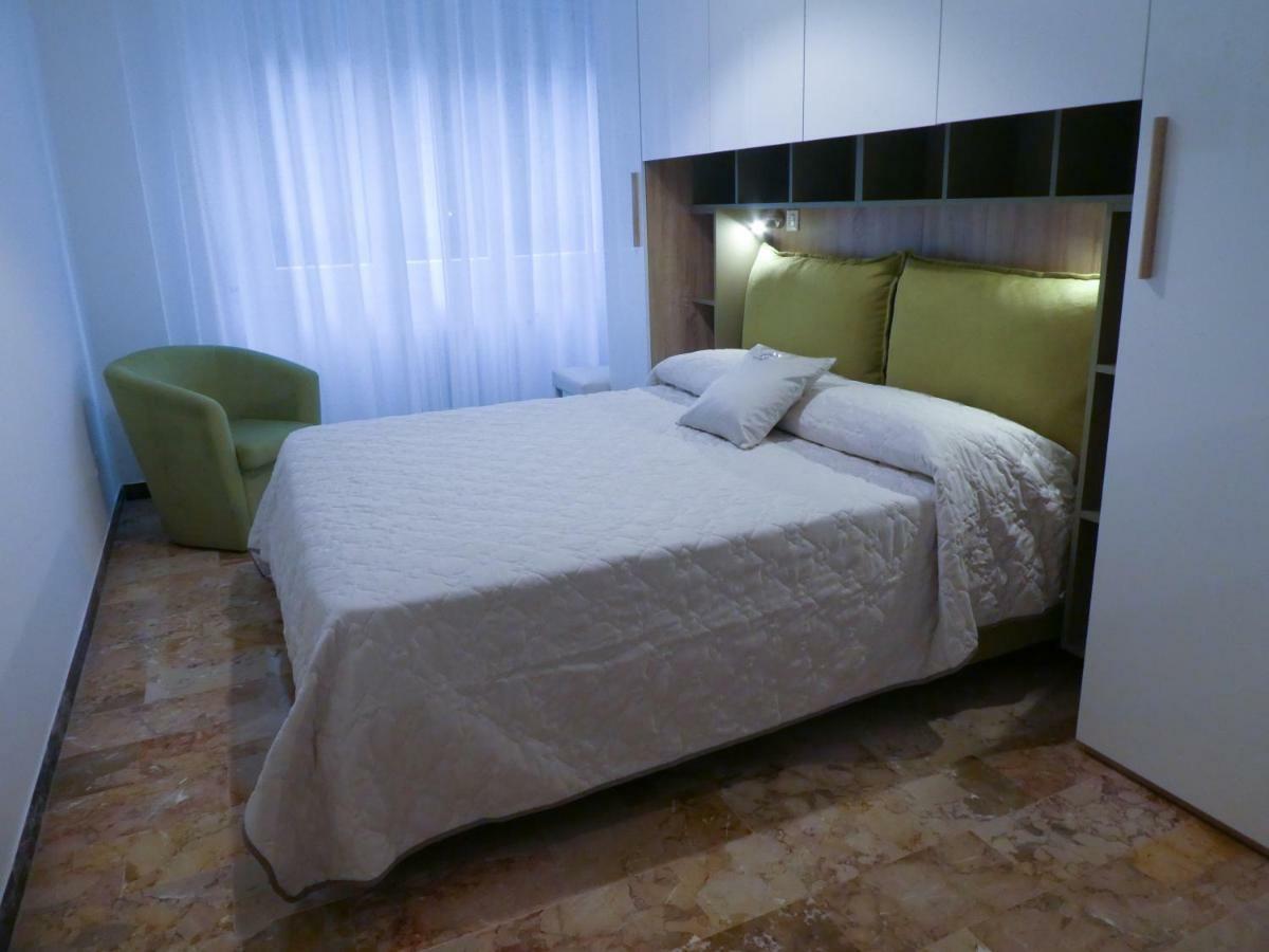 Isola Di Man Apartment อิมเปรีอา ภายนอก รูปภาพ