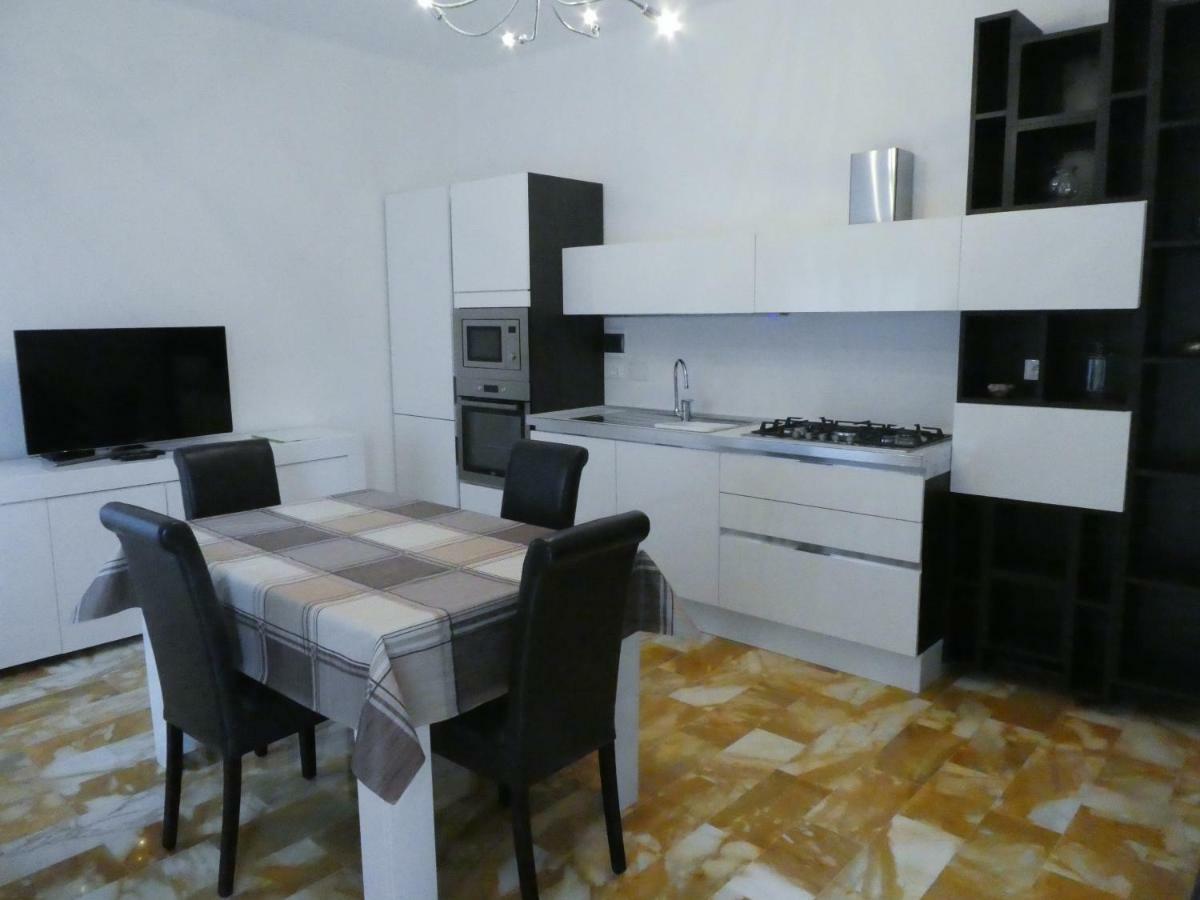 Isola Di Man Apartment อิมเปรีอา ภายนอก รูปภาพ