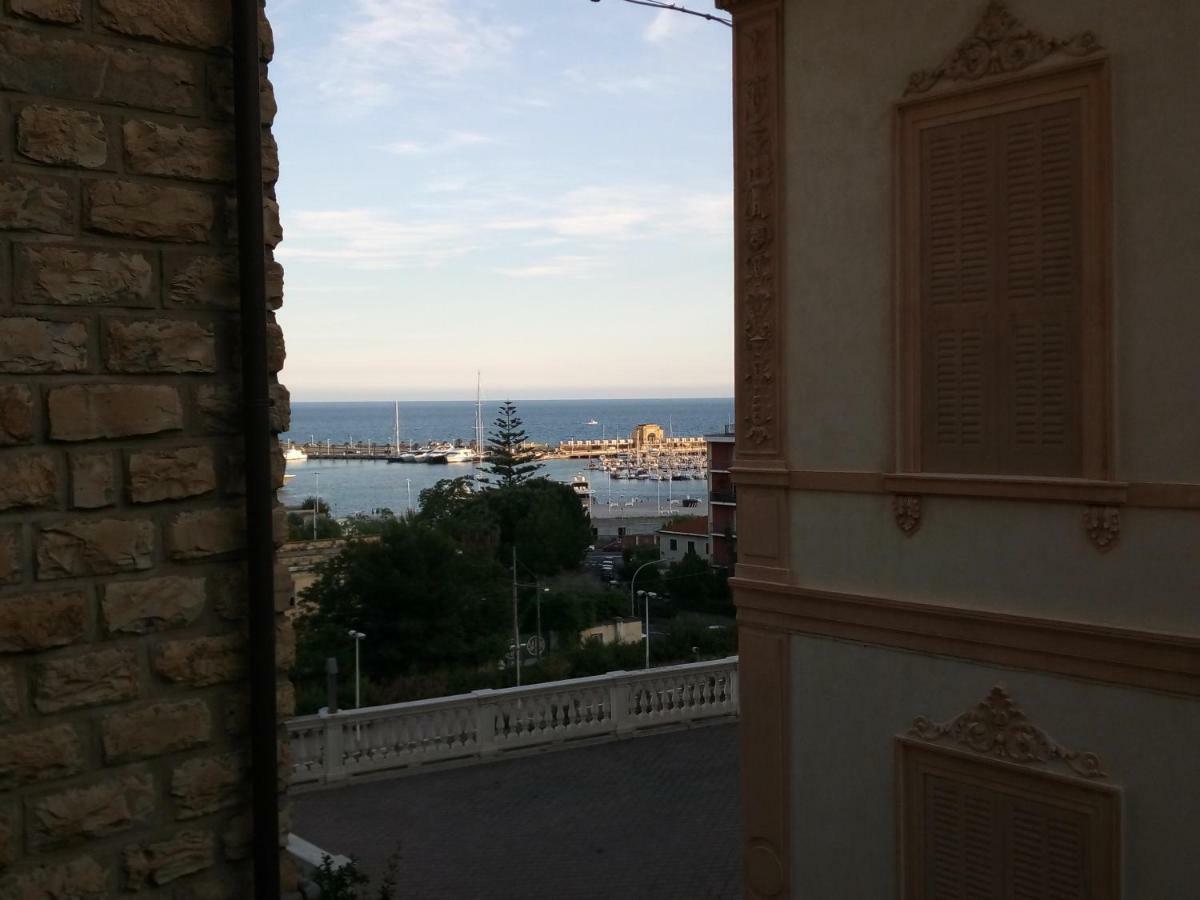 Isola Di Man Apartment อิมเปรีอา ภายนอก รูปภาพ