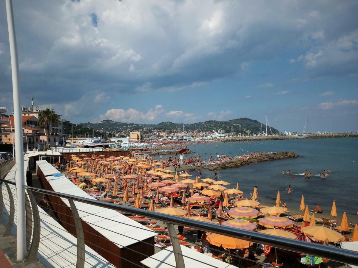 Isola Di Man Apartment อิมเปรีอา ภายนอก รูปภาพ