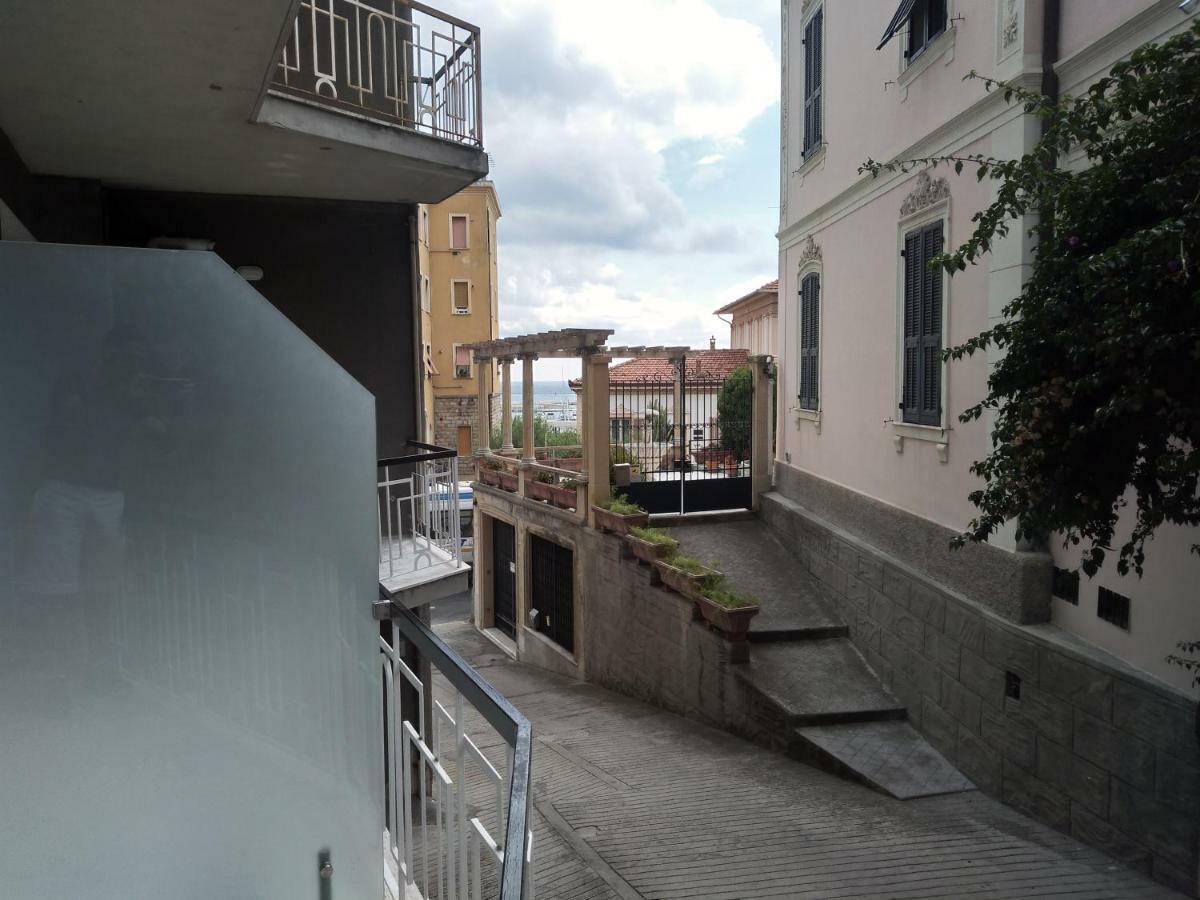 Isola Di Man Apartment อิมเปรีอา ภายนอก รูปภาพ